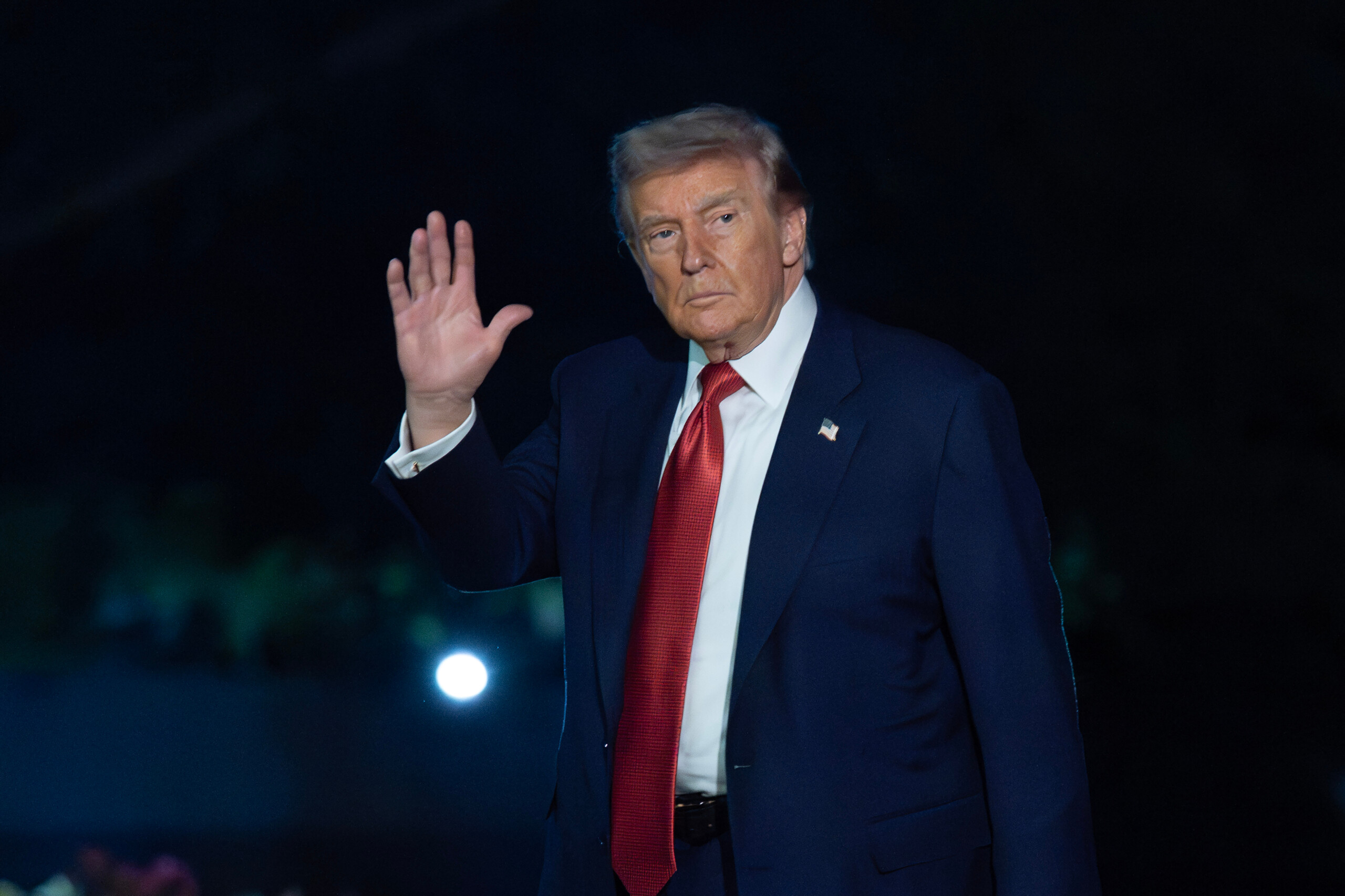 iran trump promet nous allons recuperer luranium enrichi sous la surveillance de la space force scaled