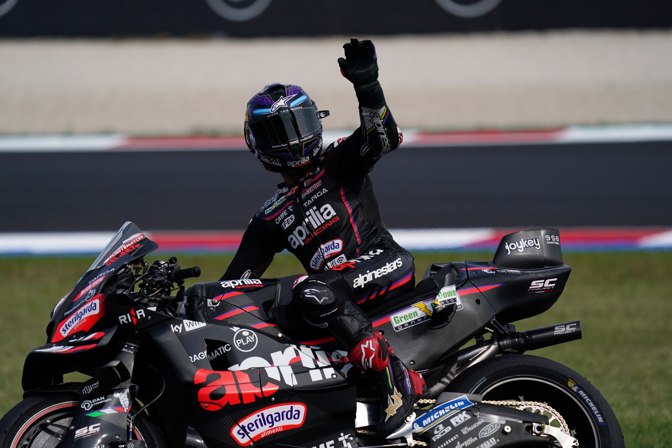 motogp martin simpose en france devant bezzecchi bagnaia chute scaled