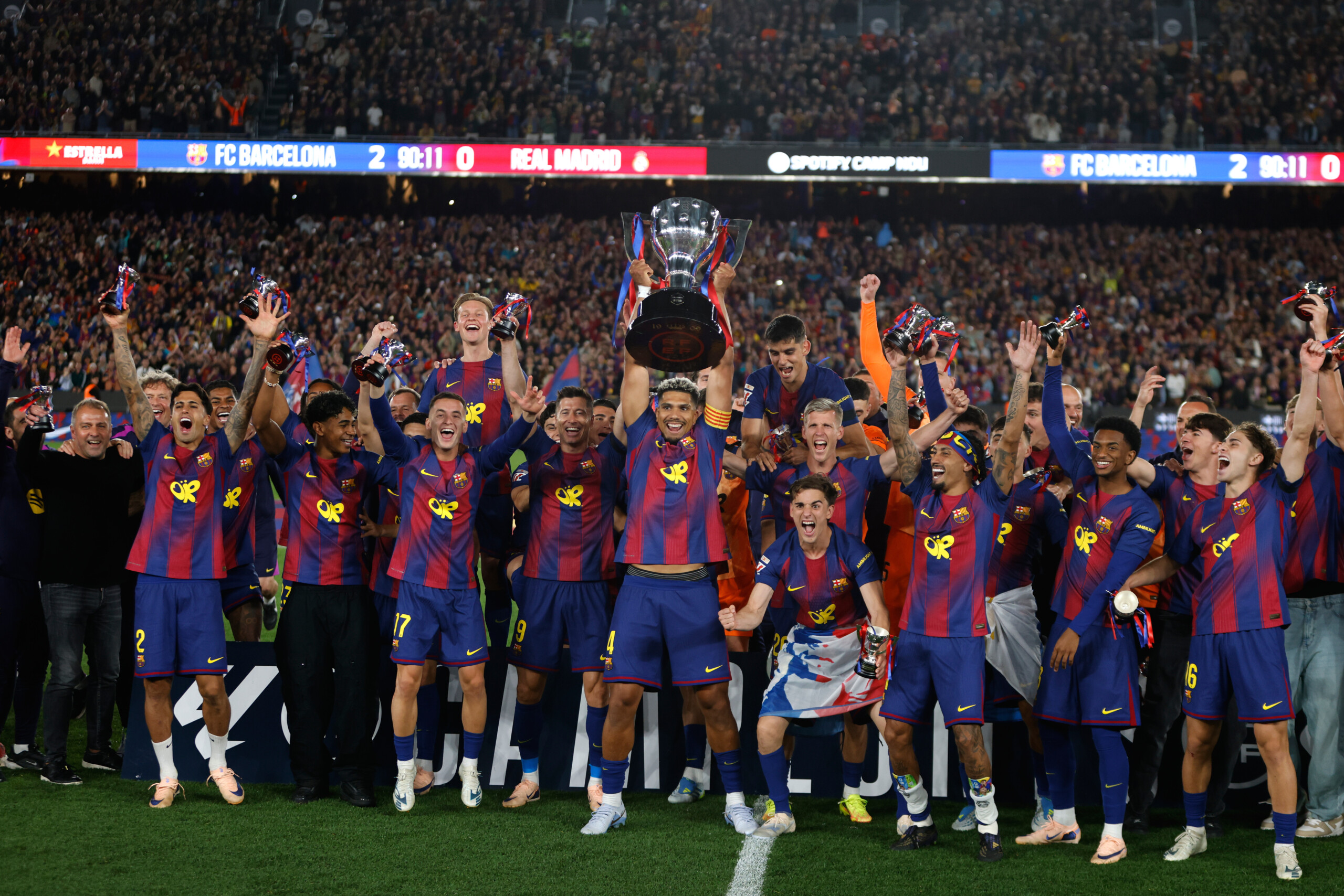 barcelone bat le real madrid lors du clasico et remporte son 29e titre de champion despagne scaled