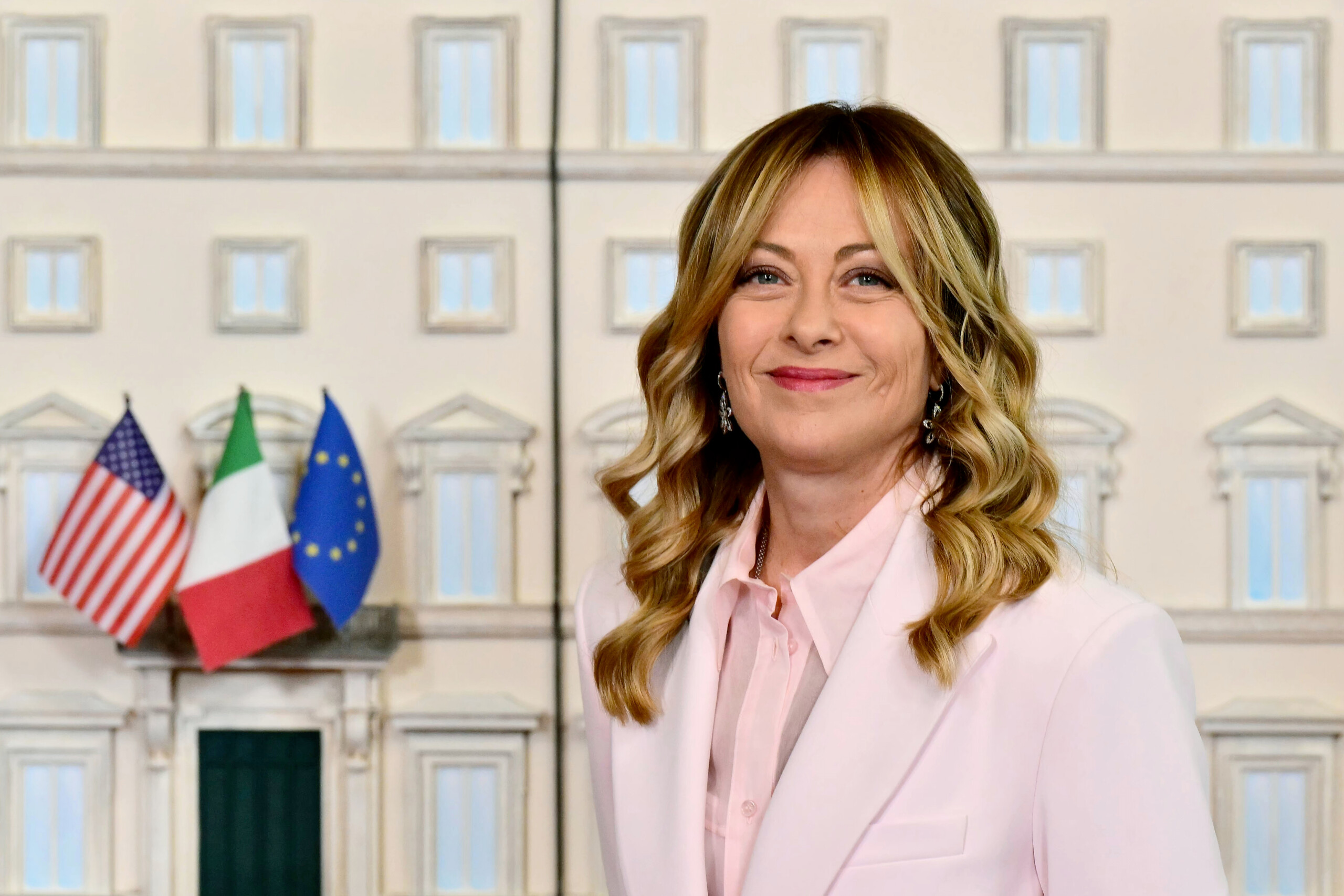 milan cortina meloni recoit le collier olympique au palais chigi scaled