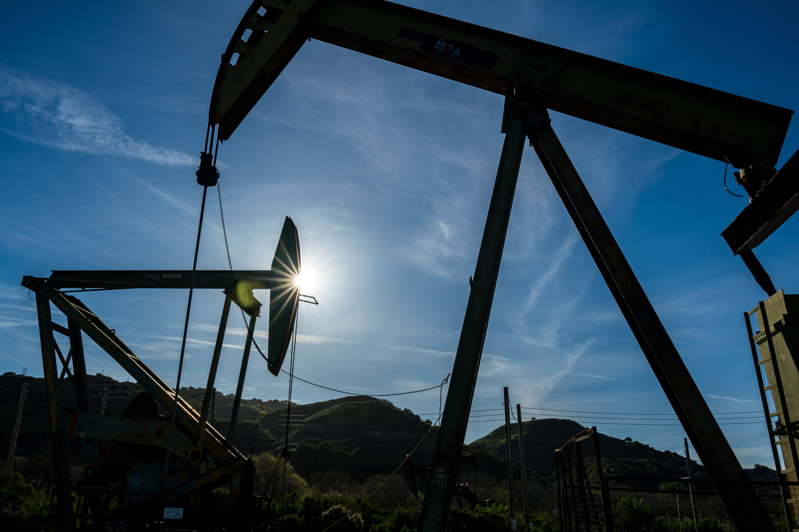 petrole les prix en hausse le brent frole les 105 dollars le baril scaled