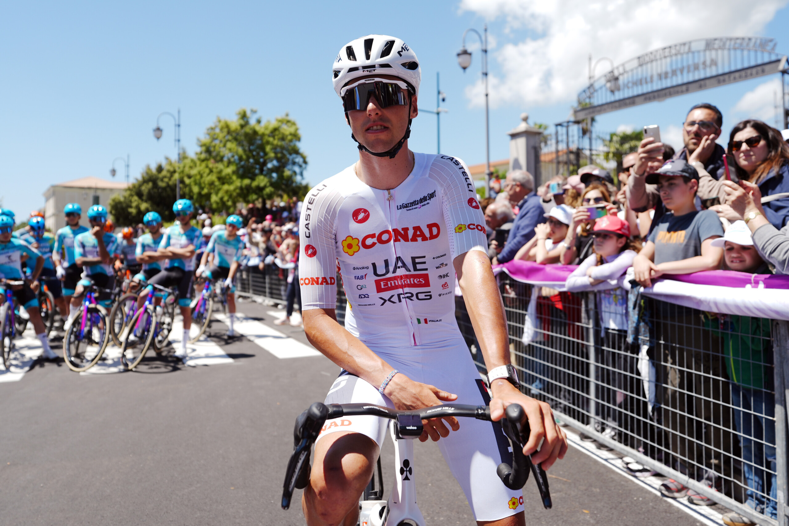 tour ditalie jan christen remporte le maillot blanc conad scaled