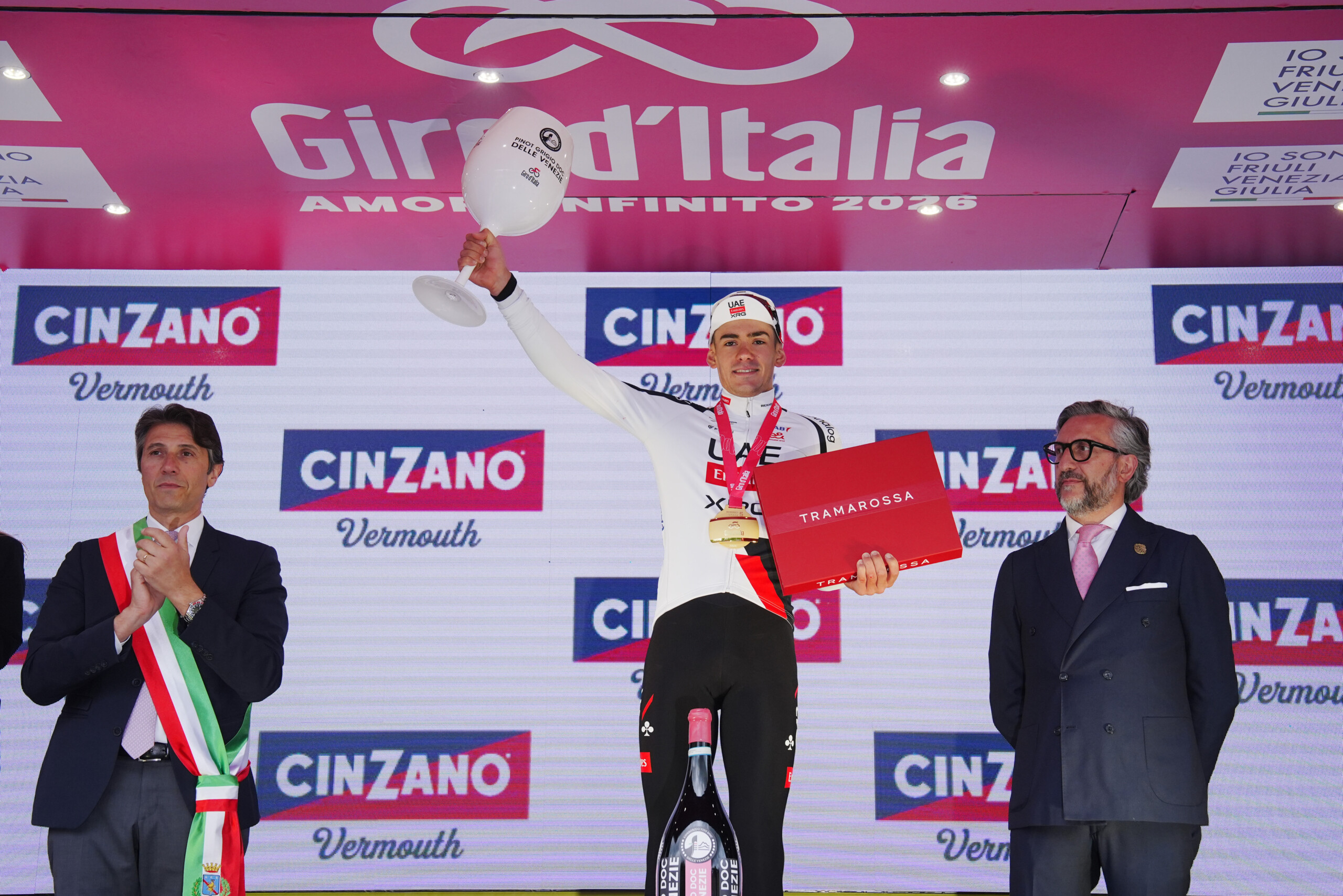 giro ditalia arrieta gagne a potenza eulalio nouveau maillot rose scaled