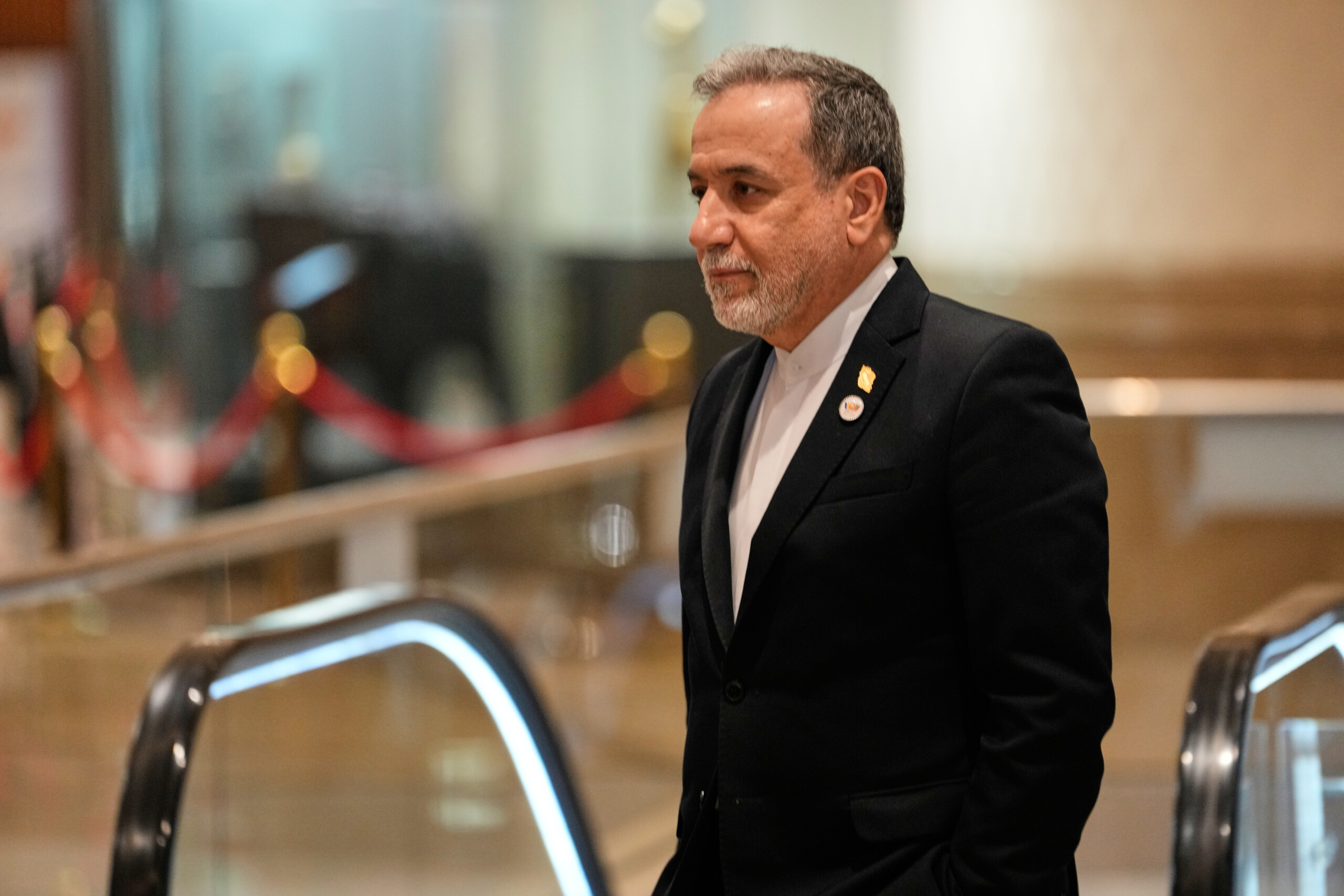 iran araghchi les messages contradictoires des etats unis compliquent le processus de negociation scaled