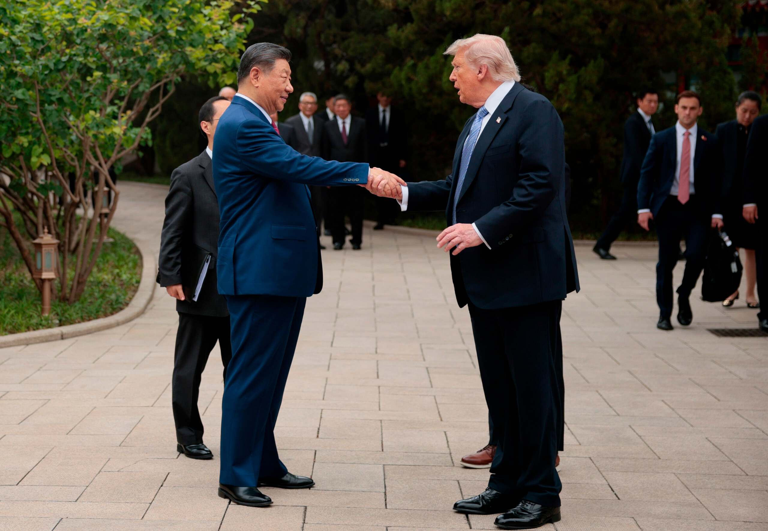 iran trump envisage une eventuelle levee des sanctions contre les acheteurs chinois de petrole scaled