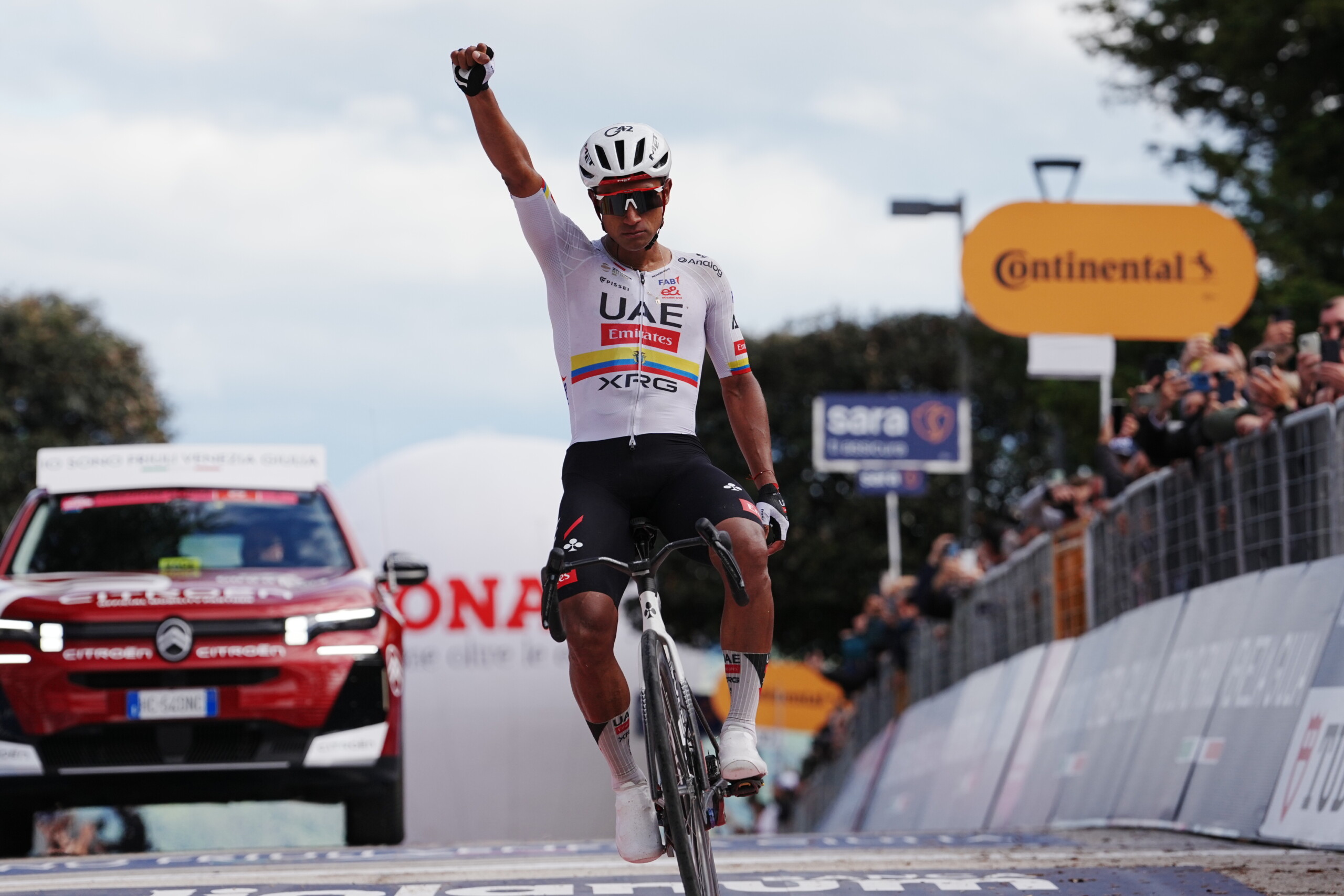 giro ditalia deuxieme victoire pour narvaez lequatorien remporte letape de fermo scaled