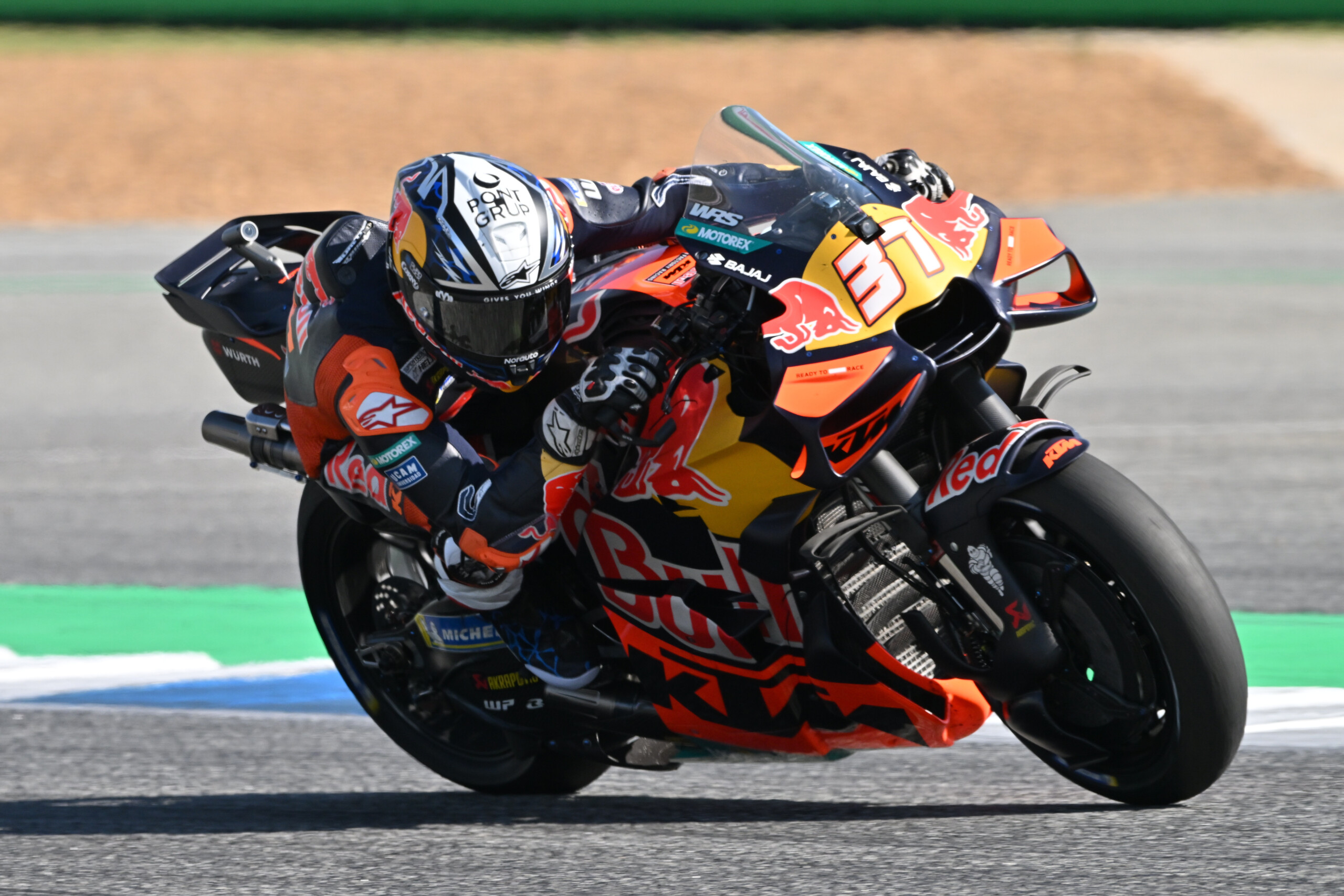 motogp en catalogne acosta decroche la pole devant morbidelli bezzecchi chute scaled
