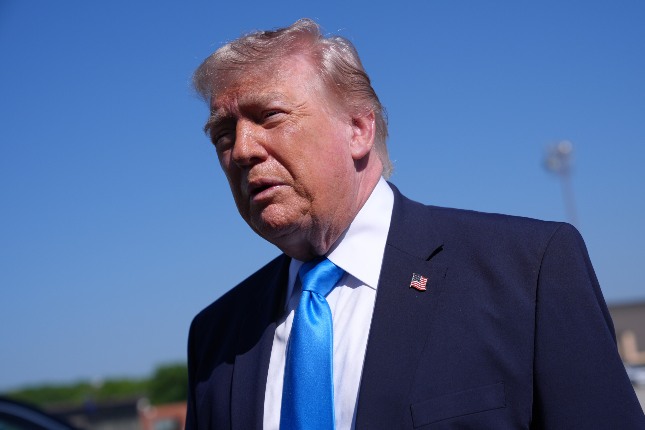 iran trump aux cadets allons nous finir le travail ou vont ils signer un document scaled