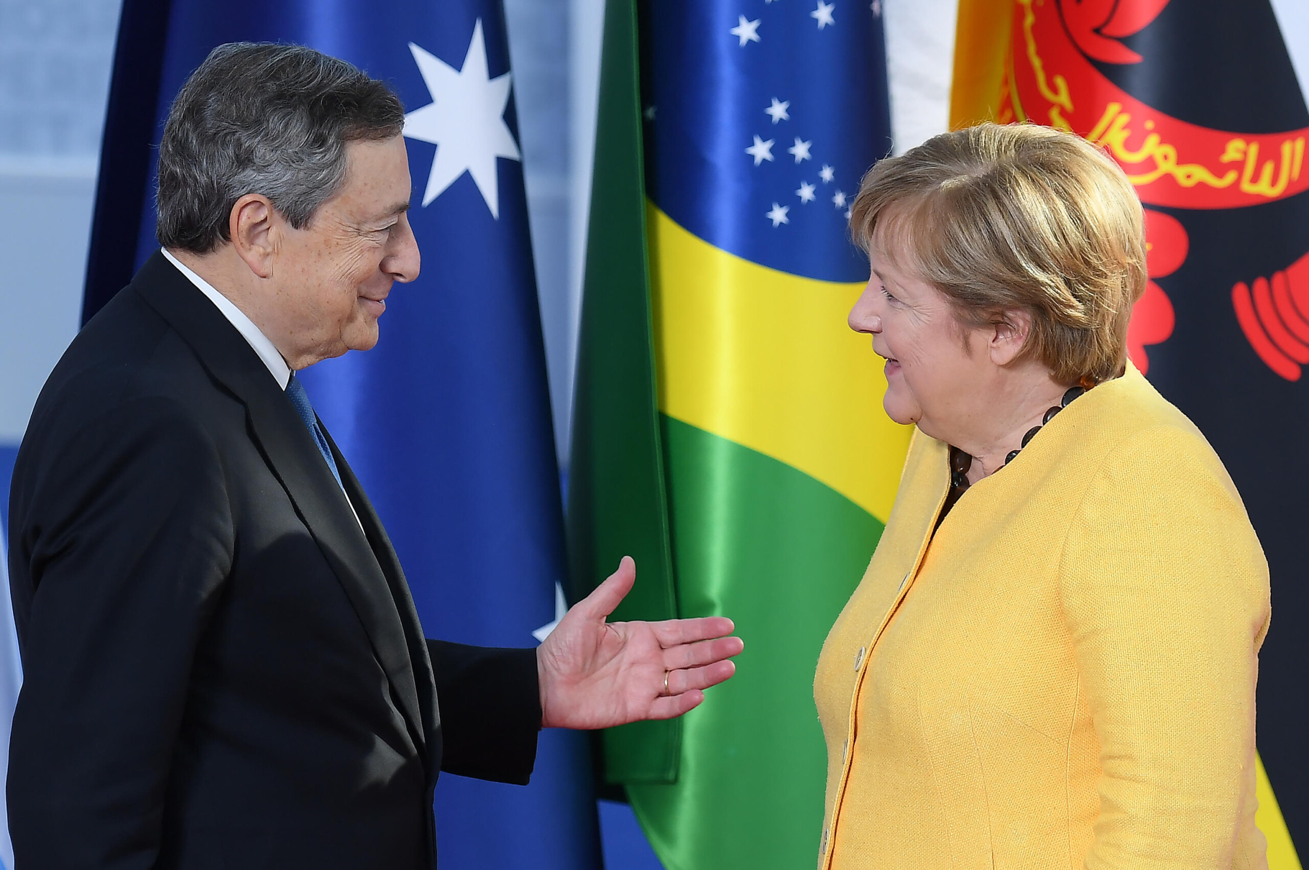 ukraine ft lue envisage draghi ou merkel comme mediateurs potentiels aupres de poutine scaled