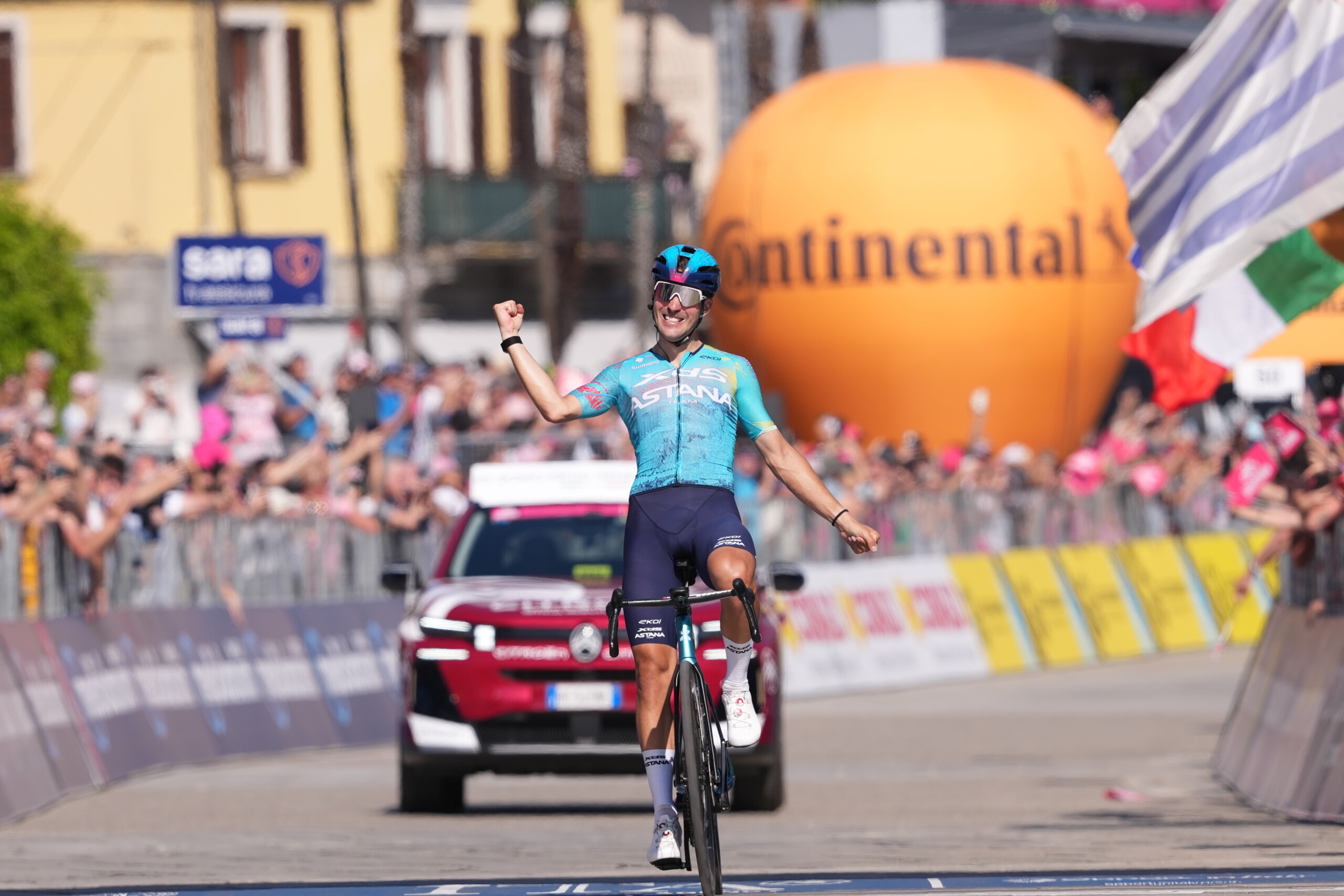 giro ditalia bettiol remporte la 13e etape troisieme succes italien scaled