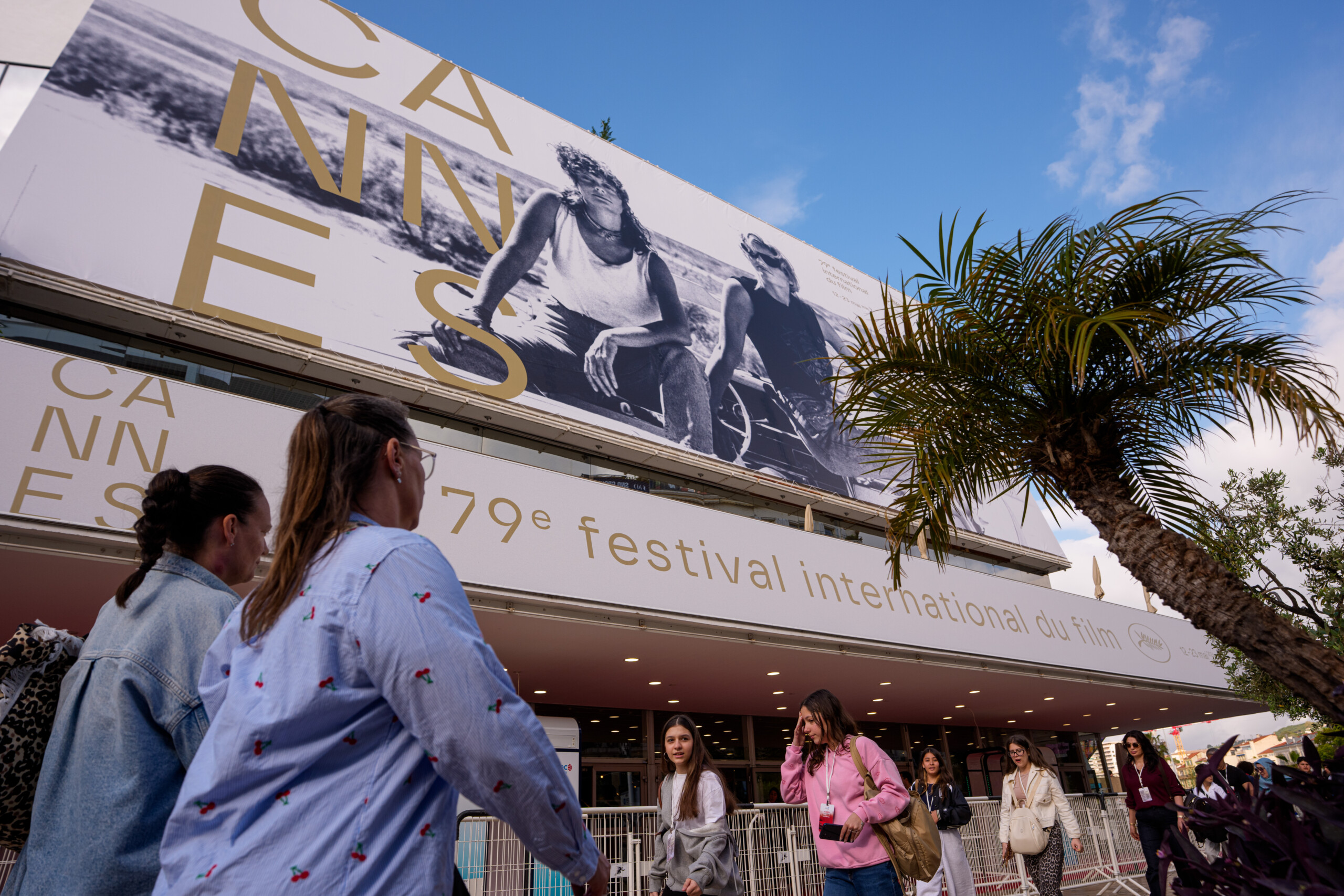 cannes la palme dor sera decernee ce soir the black ball pourrait creer la surprise scaled