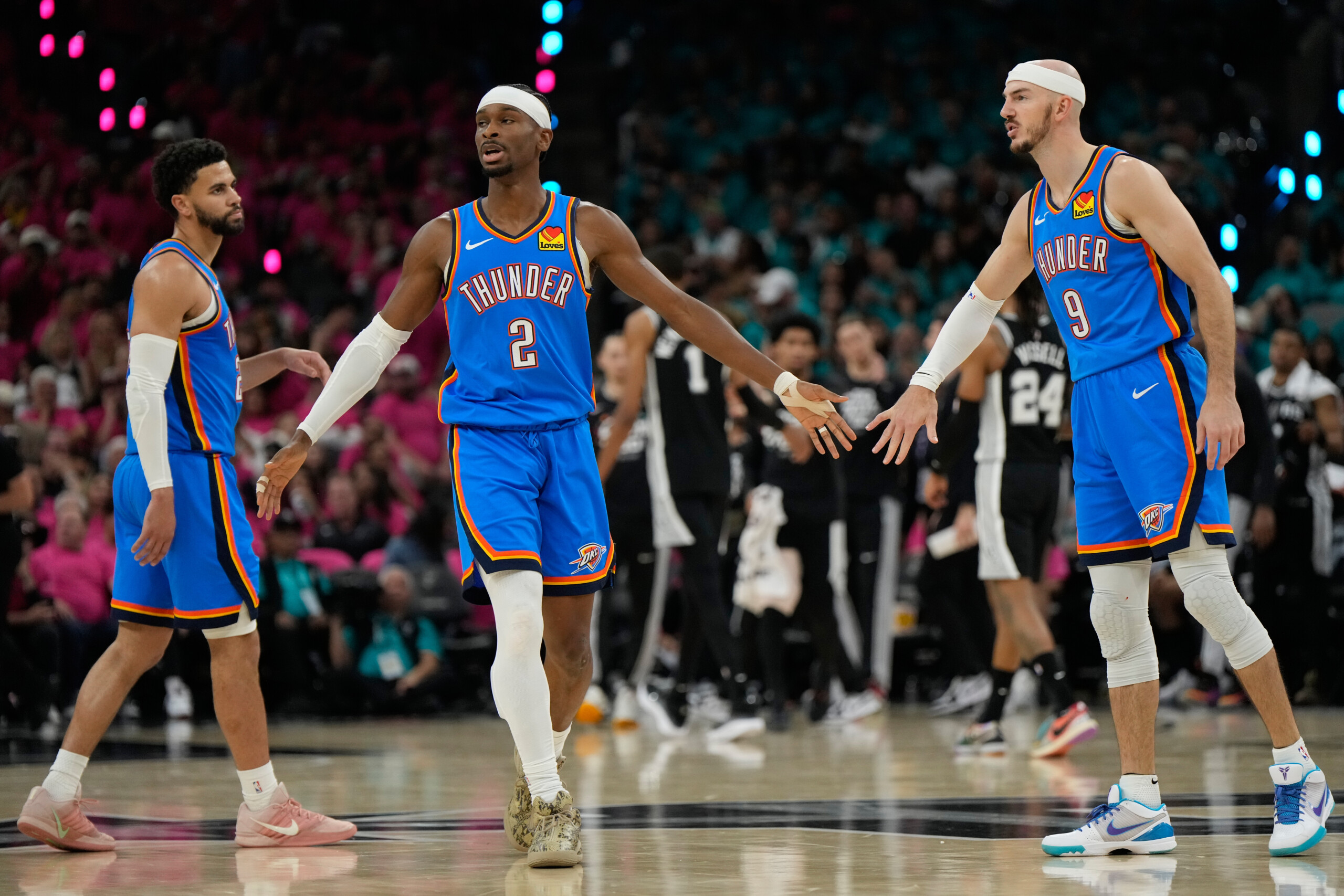 NBA : Oklahoma s'impose face à San Antonio lors du match 3 et prend l'avantage dans la série 1 nba oklahoma simpose face a san antonio lors du match 3 et prend lavantage dans la serie scaled