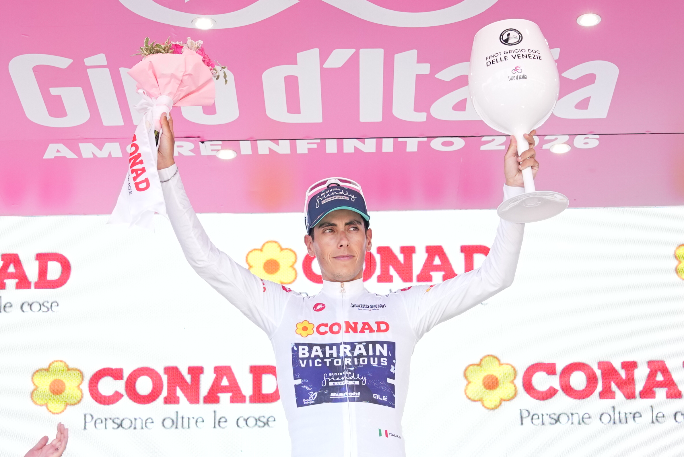 tour ditalie le maillot blanc conad reste a eulalio
