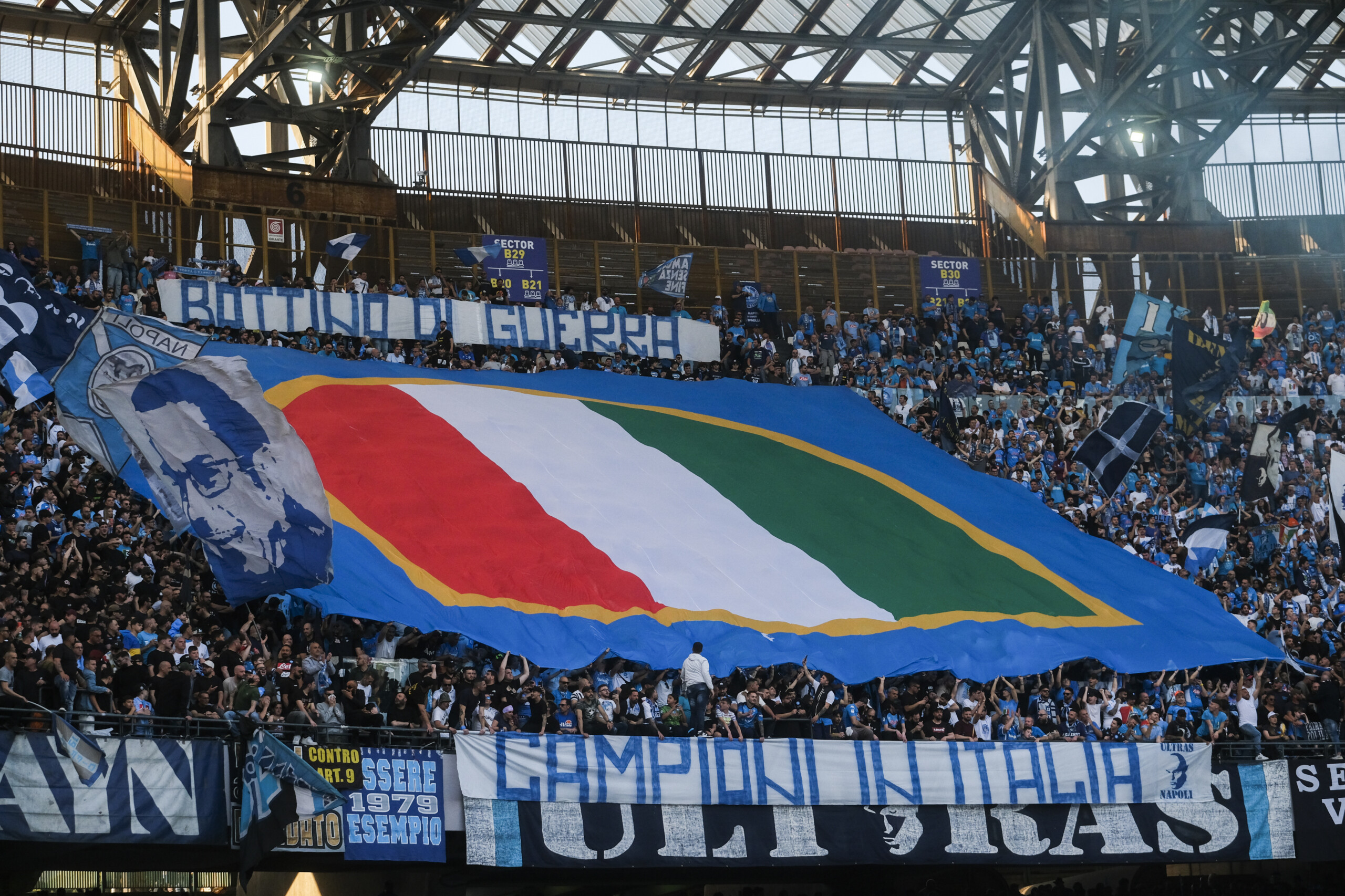 medias un consortium americain aurait propose 2 milliards deuros pour racheter le napoli scaled