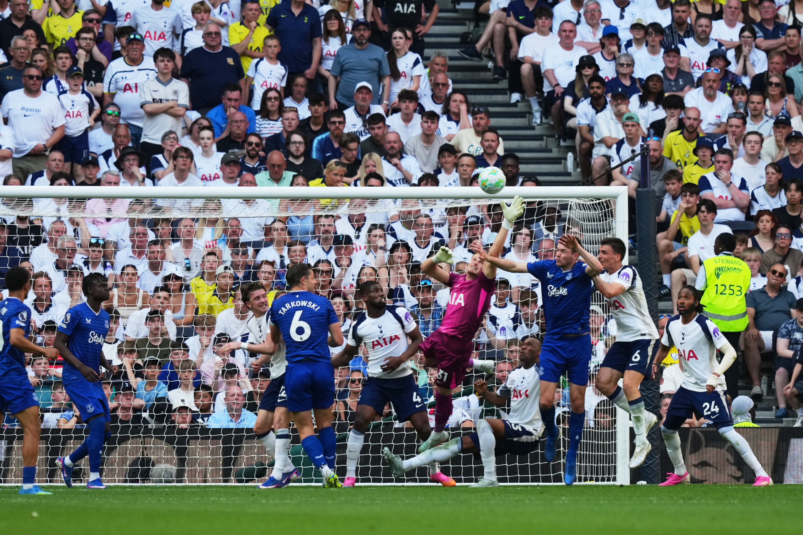 premier league tottenham se maintient west ham est relegue scaled