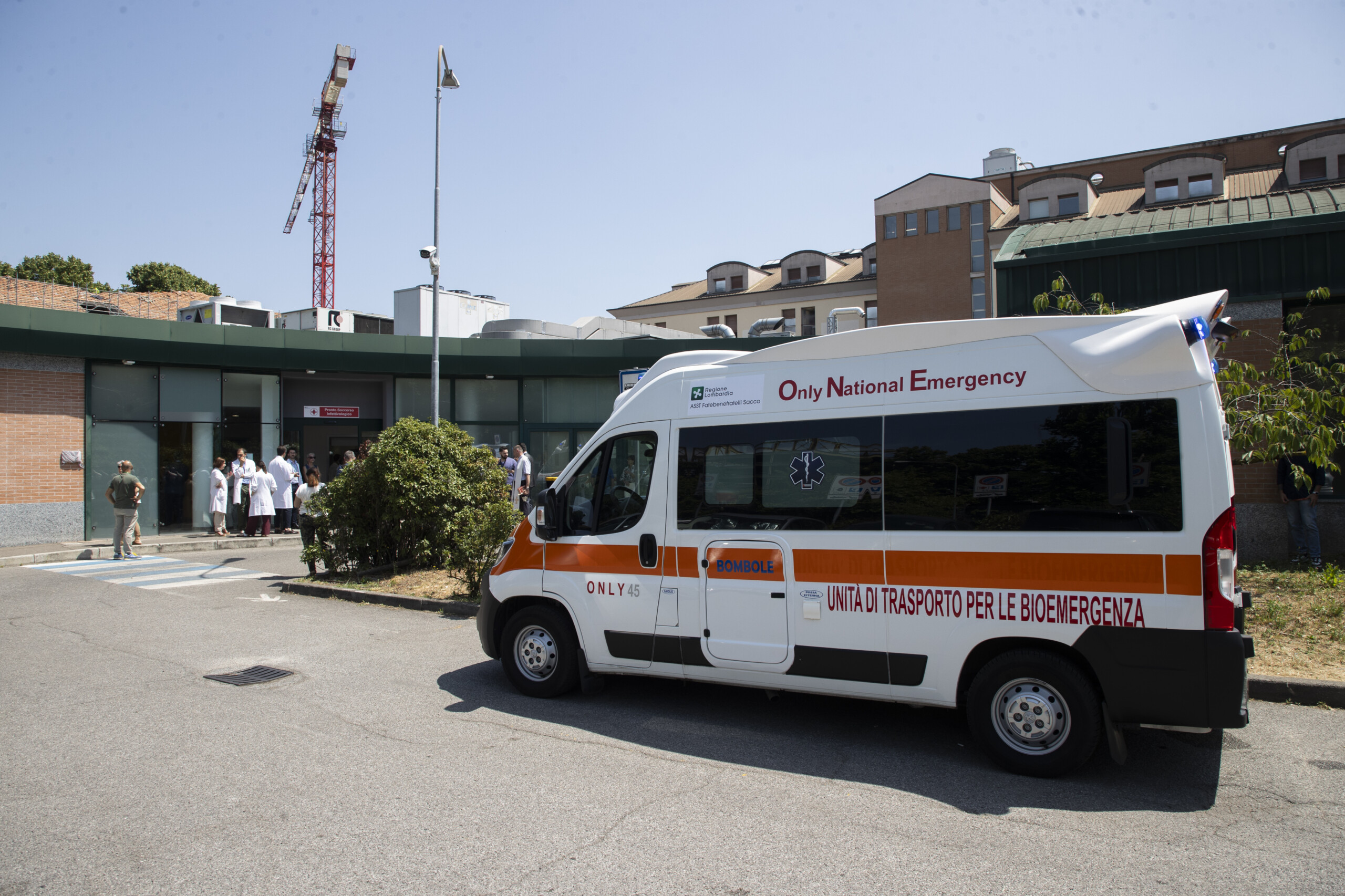 ebola deux personnes rentrees douganda admises a lhopital sacco de milan mise en place dun suivi scaled