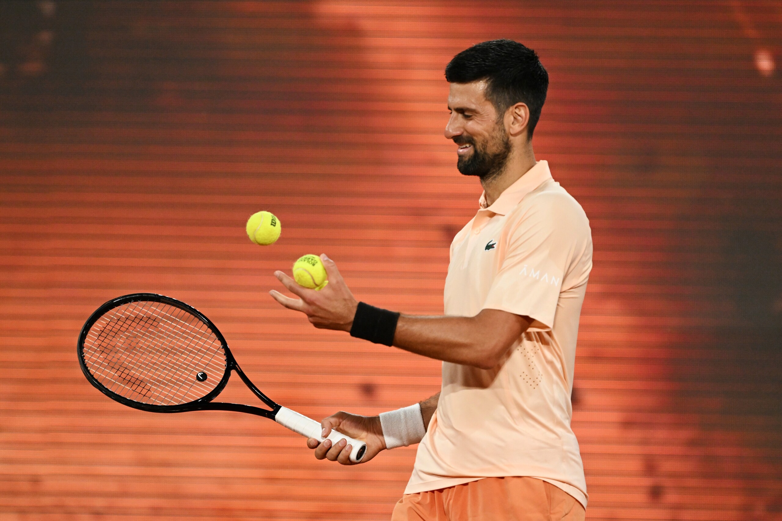 roland garros djokovic a du mal mais se qualifie pour le 2e tour fritz est elimine des le premier tour scaled