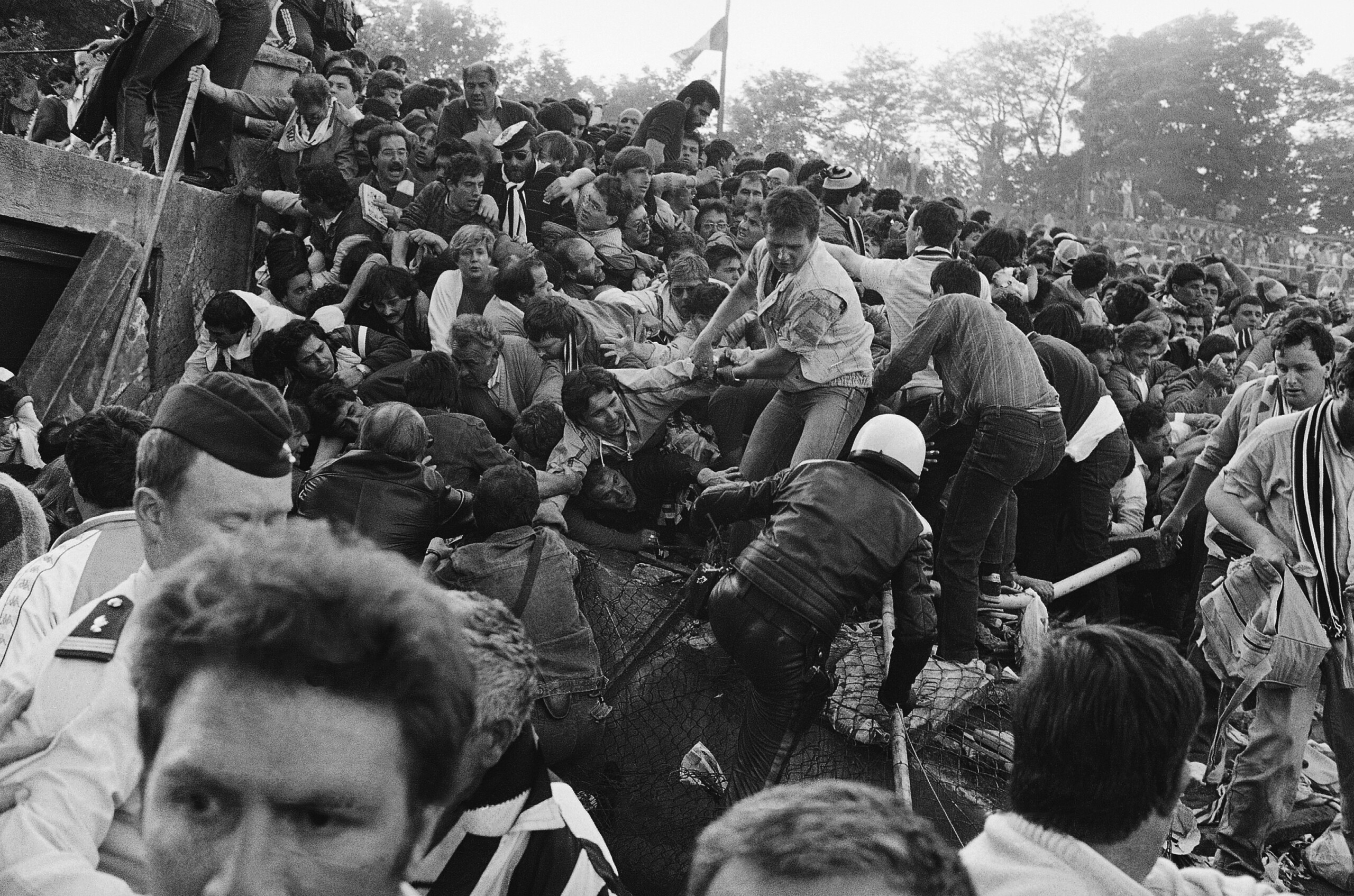 football la juve rend hommage aux victimes de la tragedie du heysel a jamais dans nos coeurs scaled