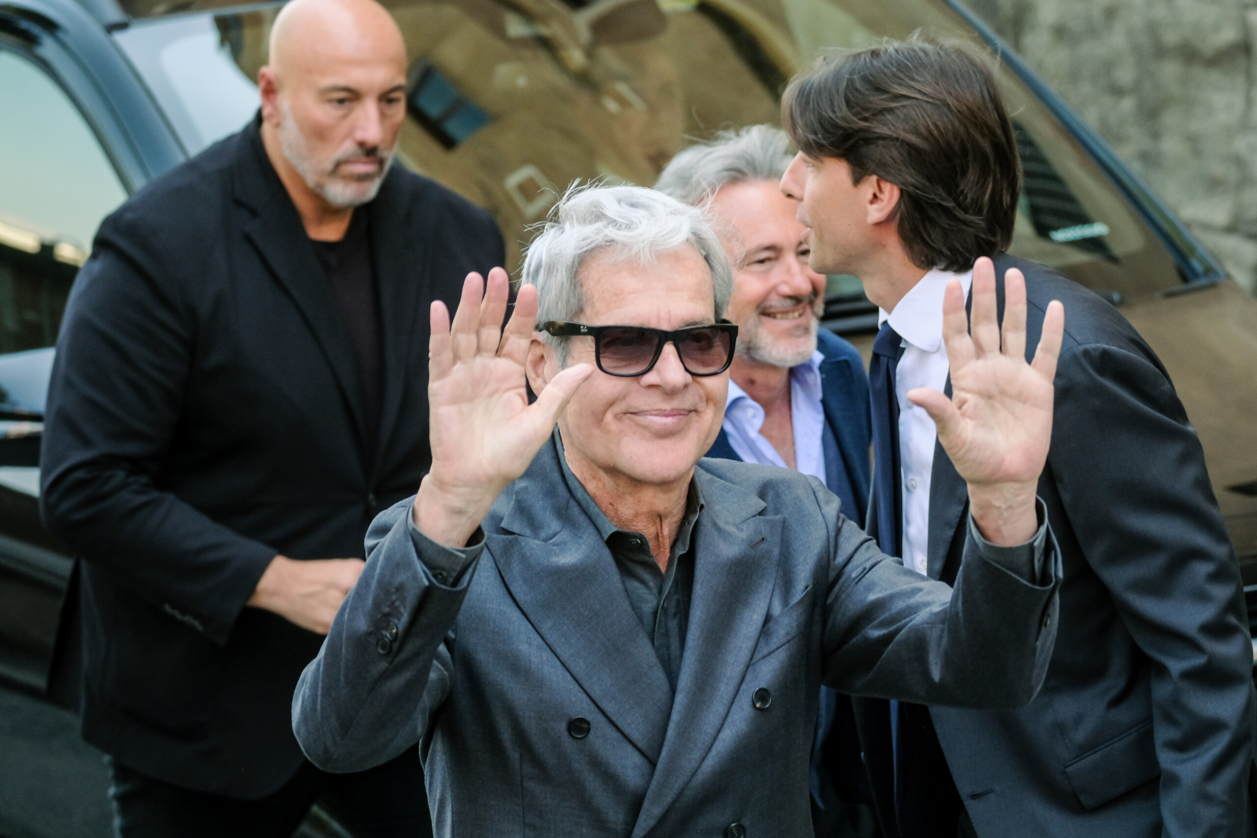 pneumonie interstitielle aigue claudio baglioni reporte sa tournee a 2027 scaled