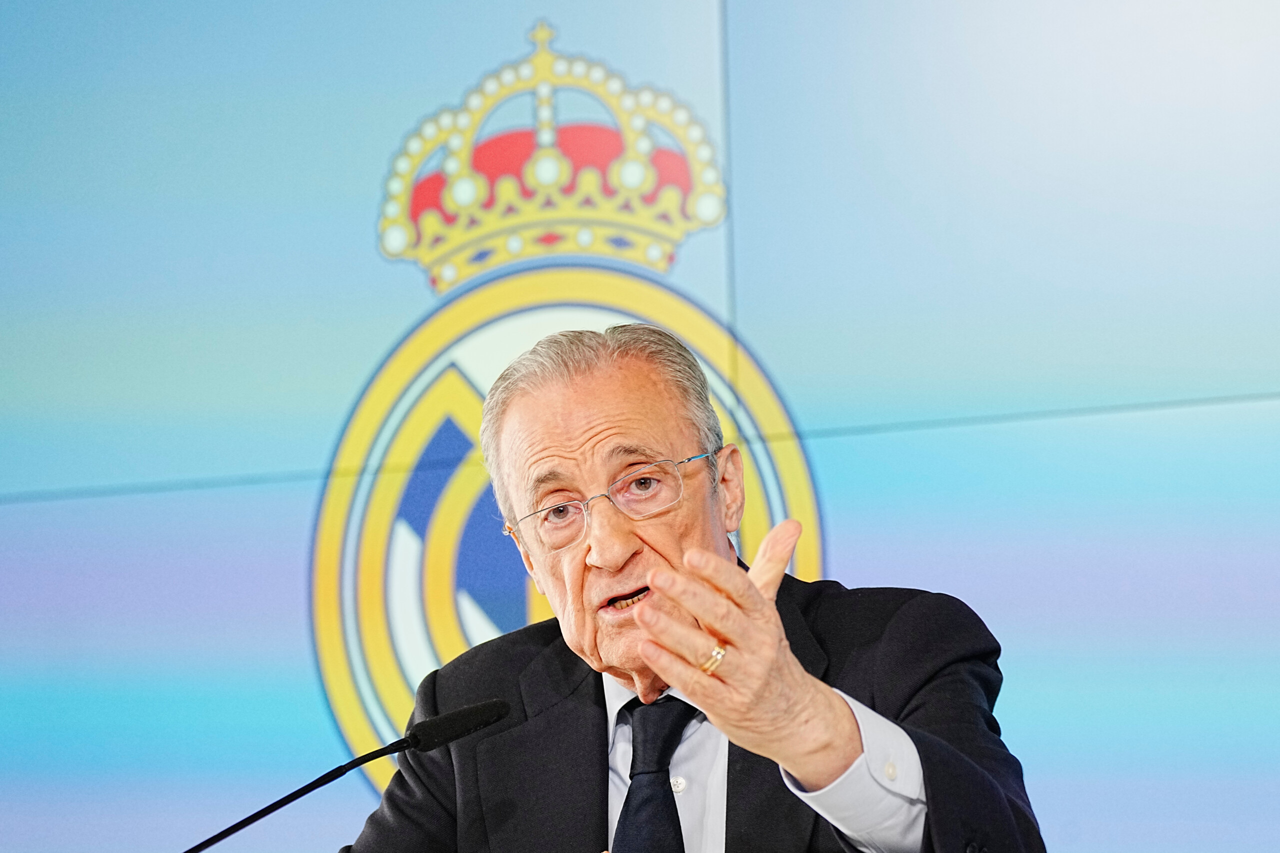football florentino perez annonce je vais faire venir un joueur a 150 millions deuros au real scaled