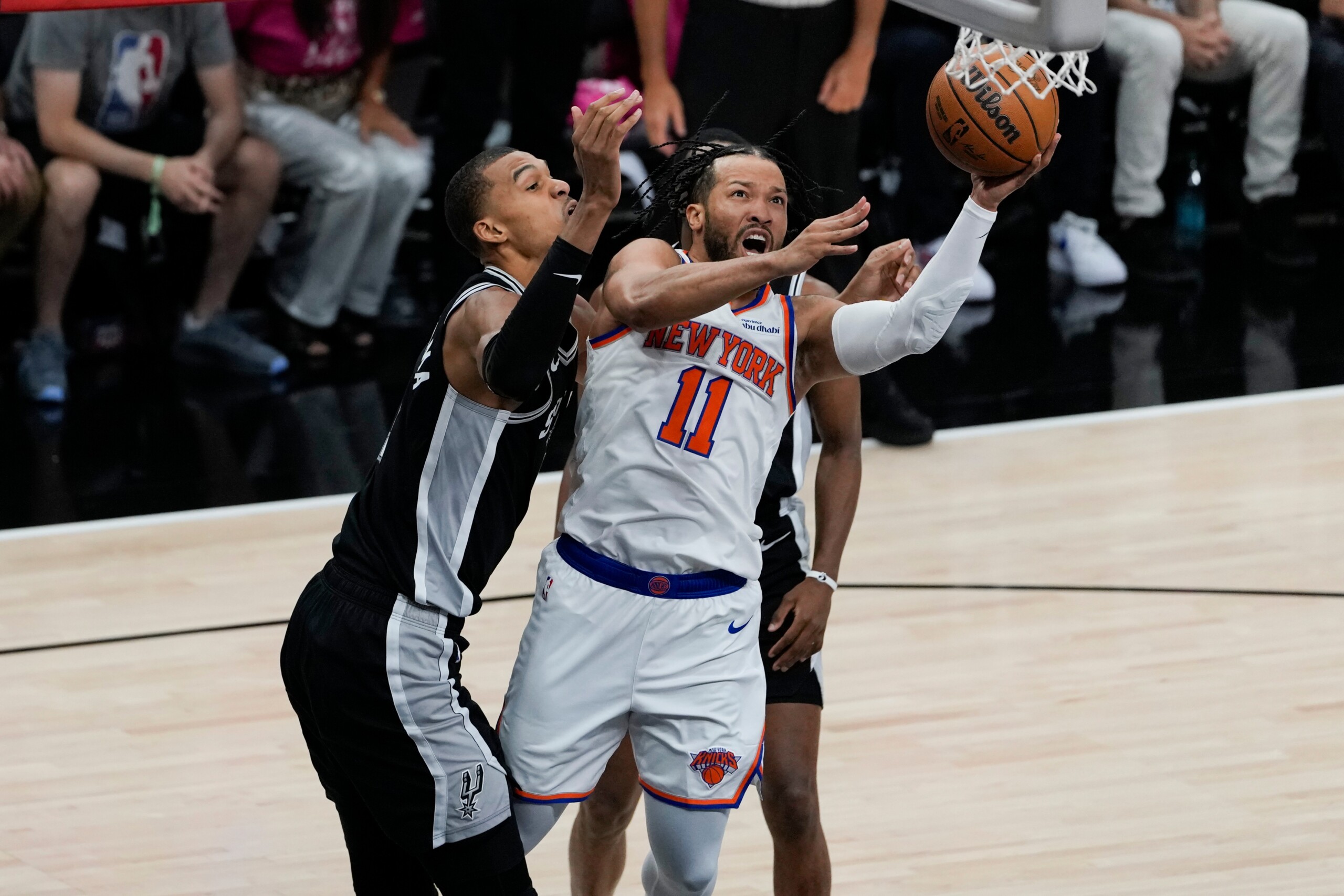 basket finale de la nba new york simpose a nouveau a san antonio et mene 2 0 scaled