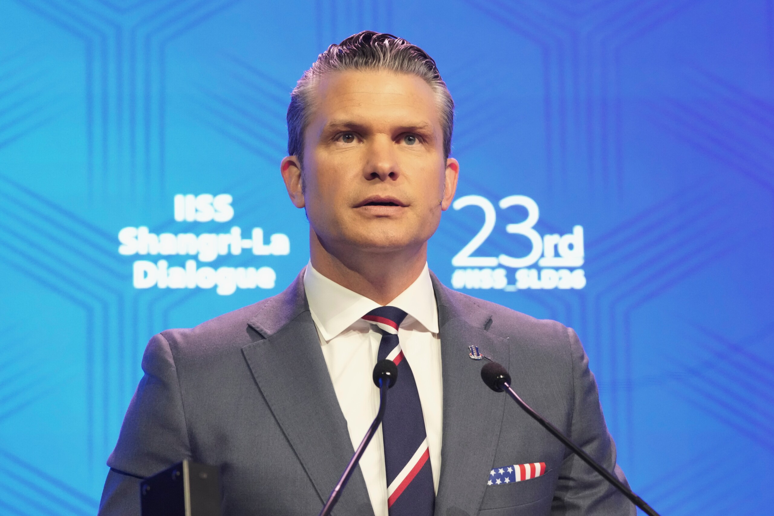 usa pete hegseth en normandie les plages europeennes assaillies par des ideologies dangereuses scaled