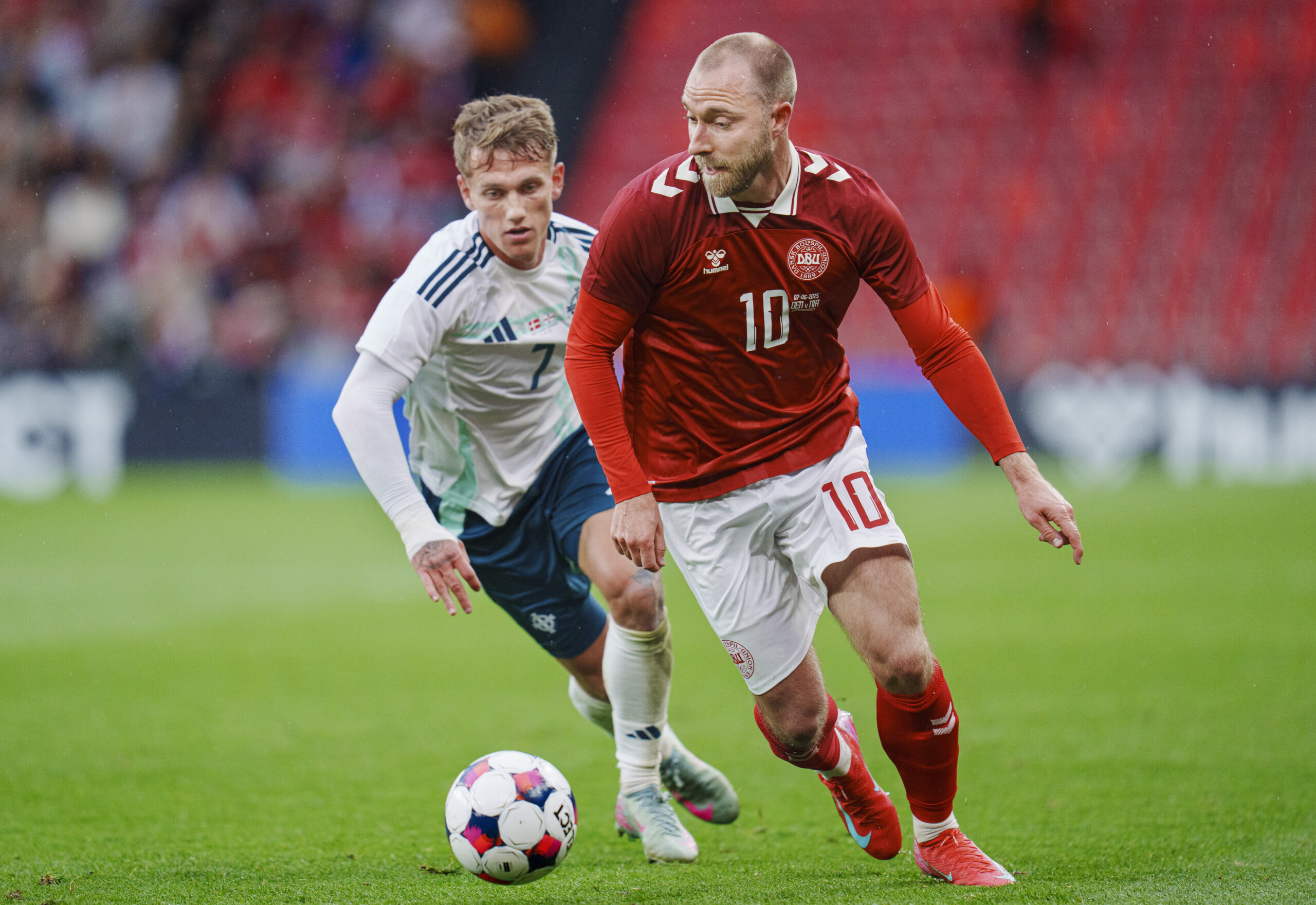 danemark eriksen seffondre lors du match amical contre lukraine scaled