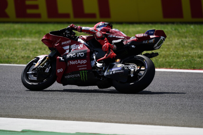 gp de hongrie marquez simpose devant acosta et bagnaia