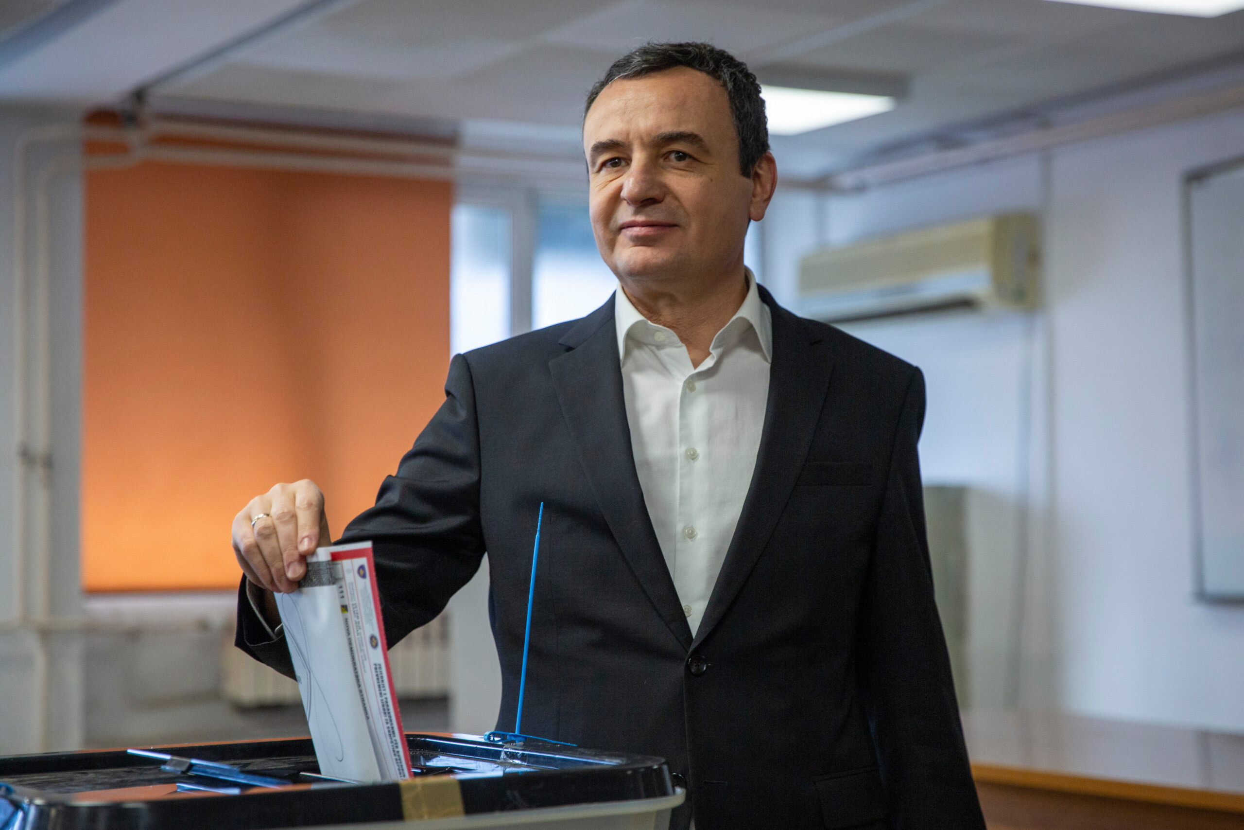 kosovo les electeurs sont appeles aux urnes pour des elections legislatives la troisieme fois en pres dun an et demi scaled