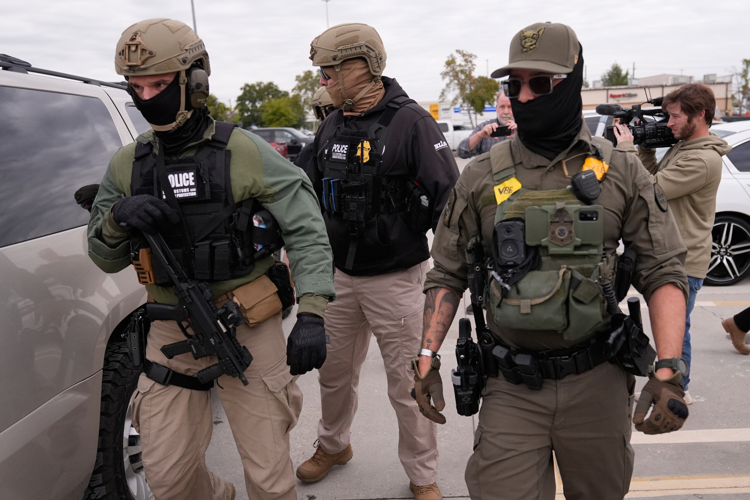 etats unis trump signe une loi de 70 milliards de dollars pour les activites de lutte contre limmigration clandestine scaled