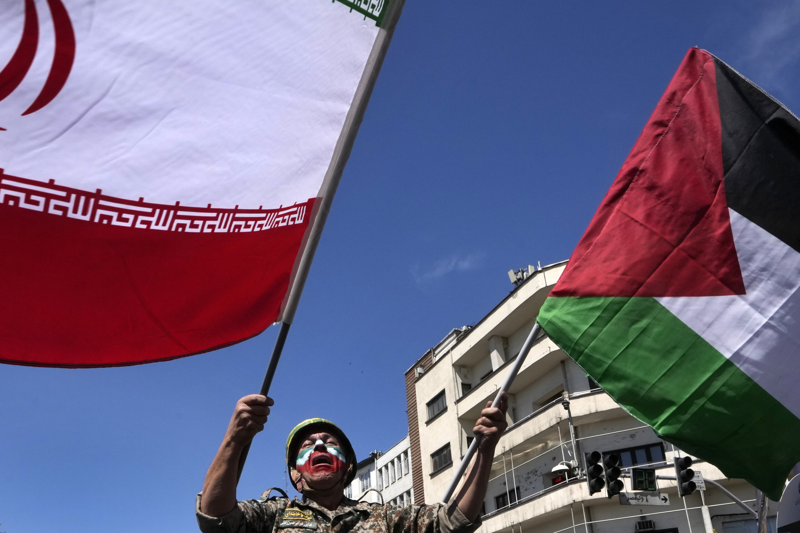 Iran : les Pasdaran revendiquent l'attaque contre la Cinquième Flotte américaine à Bahreïn 1 iran les pasdaran revendiquent lattaque contre la cinquieme flotte americaine a bahrein scaled