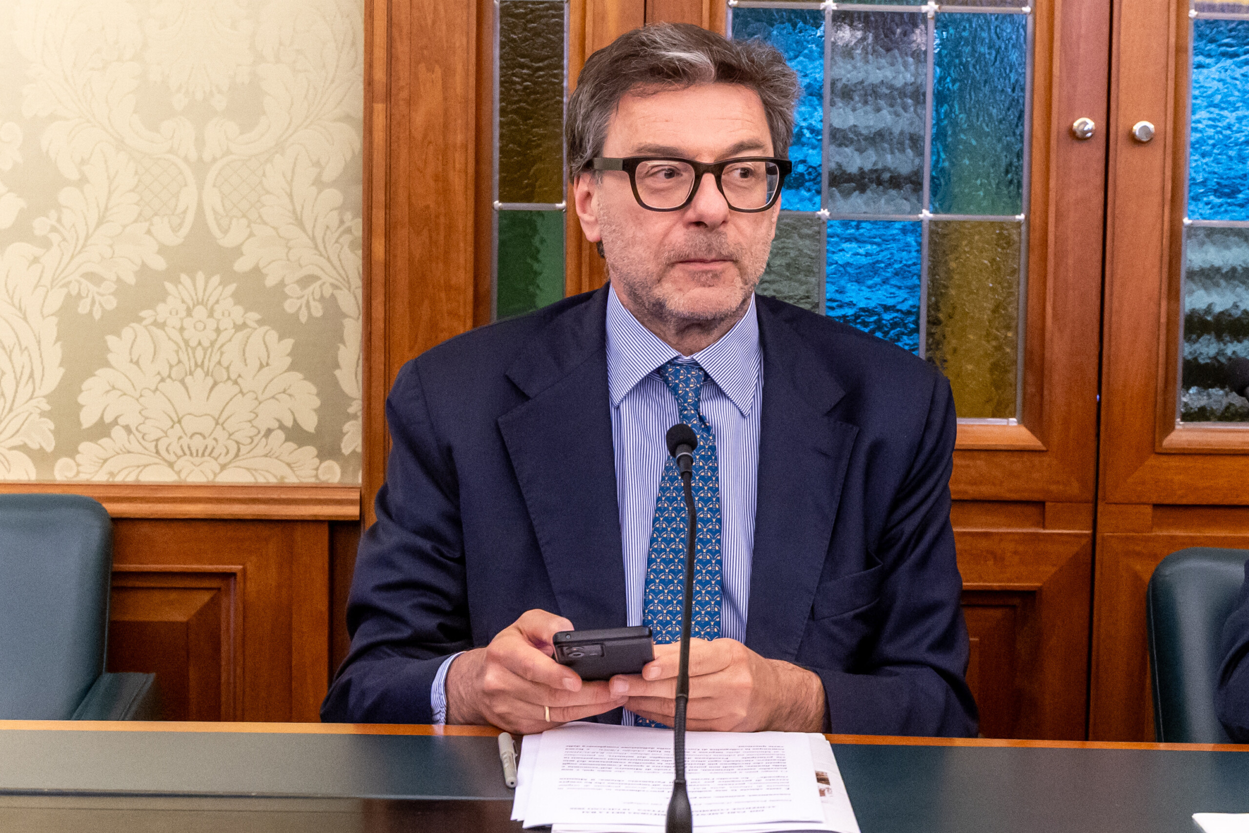 mps giorgetti nous devons nous retirer de toutes les banques nous evaluerons qui nous offre le plus scaled