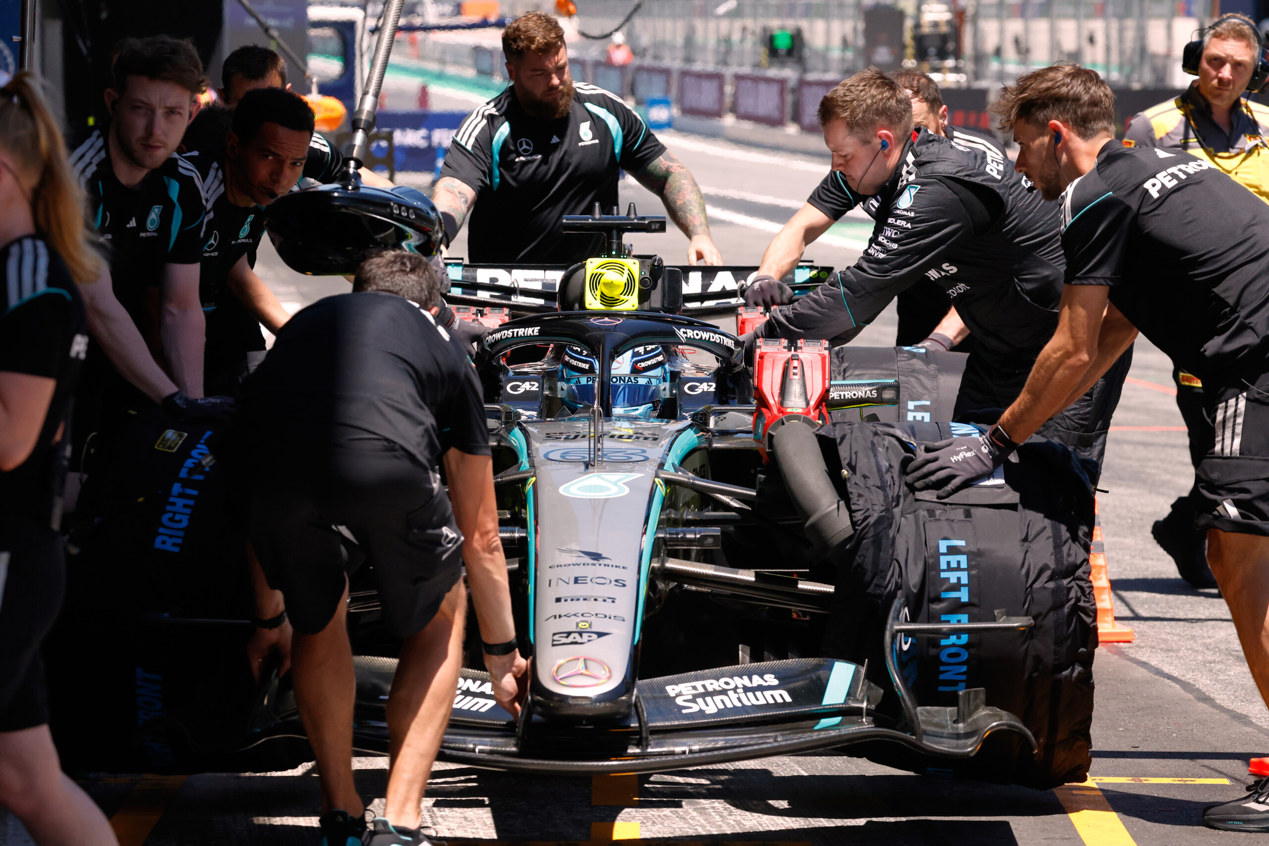 grand prix de barcelone russell en pole position devant hamilton antonelli troisieme scaled